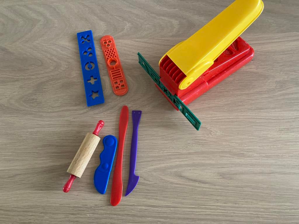 Young Artist Kleiset met Vormpjes en Koffer, Ophalen of Verzenden, Gebruikt, Knutselen