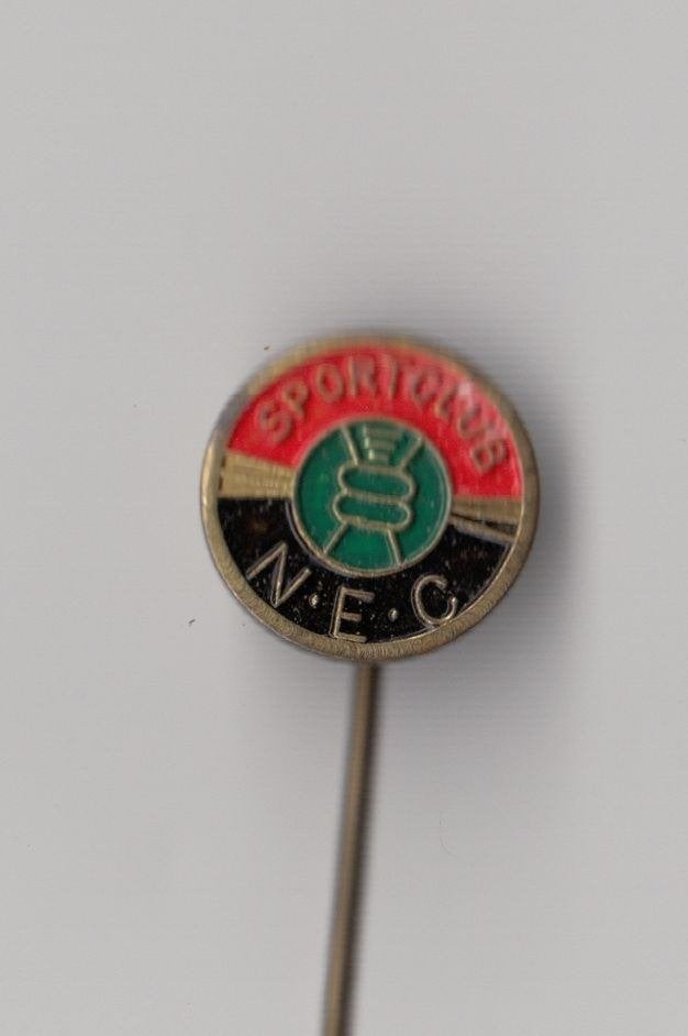Voetbal NEC Nijmegen logo speldje, Verzamelen, Speldjes, Pins en Buttons, Gebruikt, Niet vindbaar, Niet vindbaar, Speldje of Pin