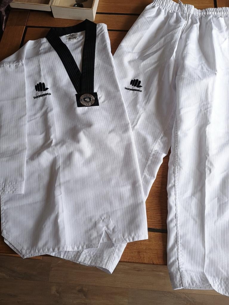 Koreaans taekwondo set 170cm, Groter dan maat XL, Ophalen of Verzenden, Taekwondo