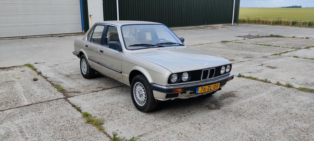 BMW 3-Serie (e90) 1.8 316 1984 Grijs, Auto's, 1766 cc, Grijs, Particulier, Sedan