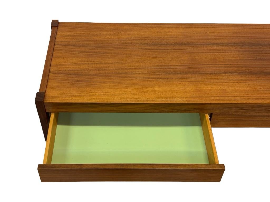 Vintage laag dressoir met lades 70's walnoot fineer design, Gebruikt, Vintage, 150 tot 200 cm, Met lade(s)