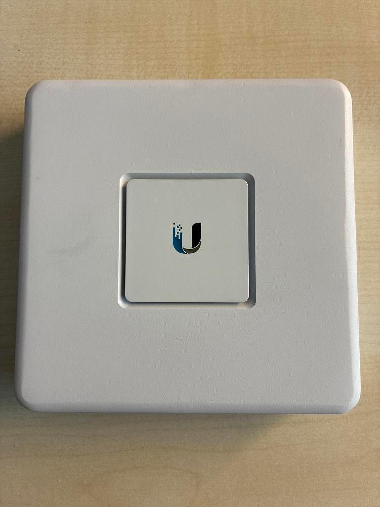 Ubiquiti UniFi Security Gateway (USG 3P), Ophalen of Verzenden, Gebruikt, Router