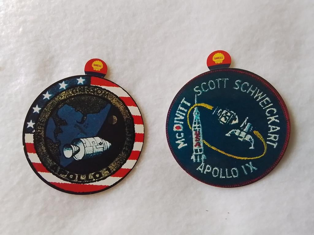2 originele Apollo stickers Shell, Ophalen of Verzenden, Gebruikt, Overige onderwerpen, Button