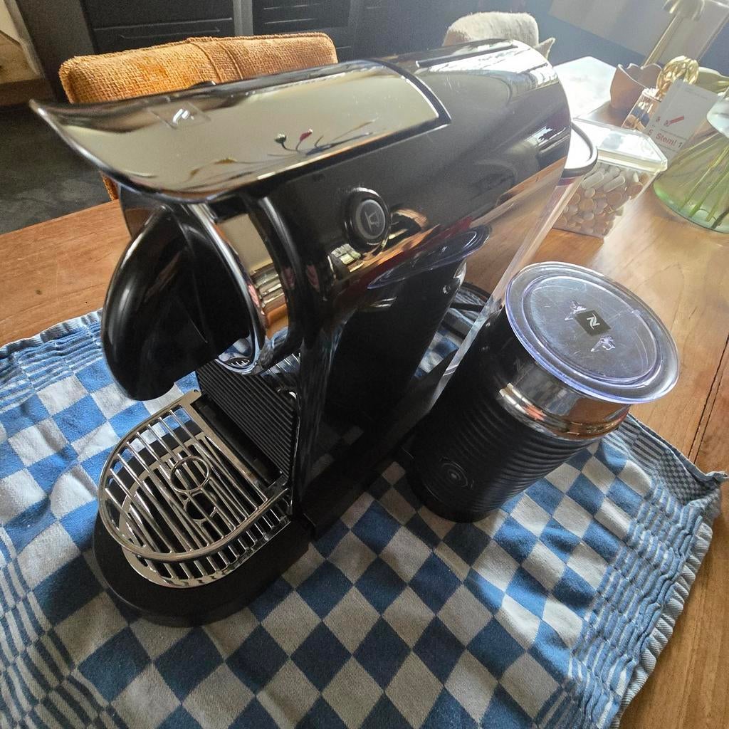 Nespresso Citiz & Milk D123 -  met melkopschuimer 90€, Witgoed en Apparatuur, Koffiezetapparaten, Gebruikt, Koffiepads en cups