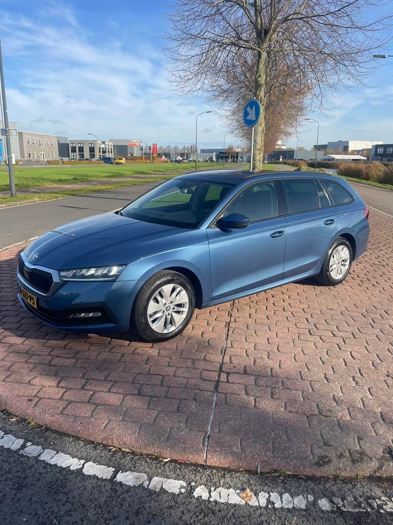 Skoda Octavia 1.0 TSI E-tech Mhev 110pk DSG 2021 Blauw, Auto's, Skoda, Particulier, Adaptive Cruise Control, Airconditioning, Apple Carplay