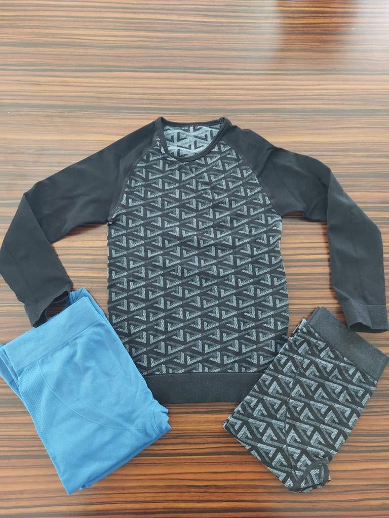 2 Thermopakjes Kinderen ideaal voor onder de ski kleding, Ophalen of Verzenden, Gebruikt, Maat 134