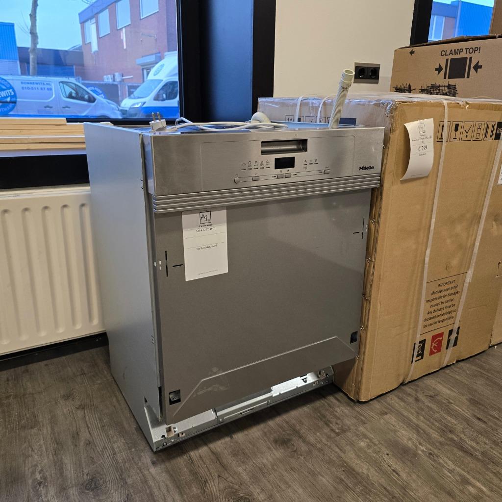 Miele Half-geïntegreerde Inbouw Vaatwasser G5022SCI, Ophalen, Minder dan 85 cm, Minder dan 10 liter, Refurbished