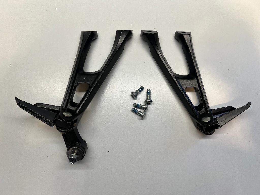 Suzuki GSXR 1000 2012-2016 Set Duo  Passagier Voetsteunen, Motoren, Onderdelen | Suzuki, Gebruikt, Verzenden, Suzuki Nederland