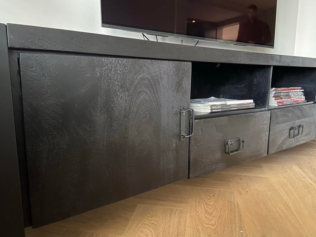 Zwarte tv-kast van hout en staal, Ophalen, Zo goed als nieuw, 200 cm of meer, Minder dan 100 cm