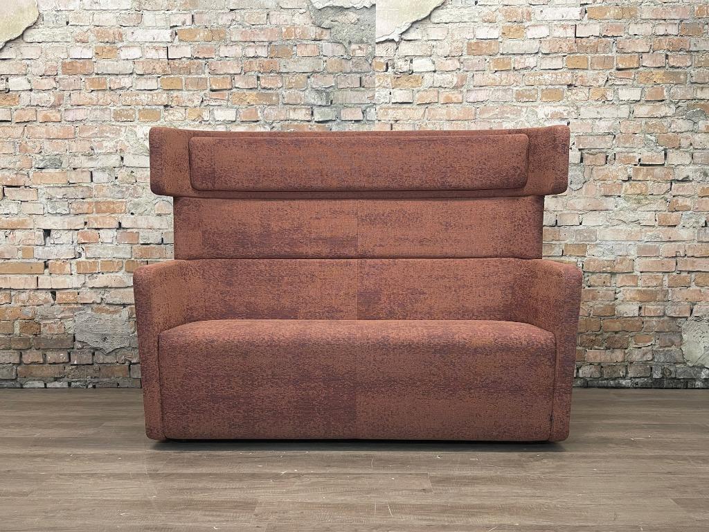 Bene Parcs Wing Sofa – Oranje Stof | Pearson Lloyd