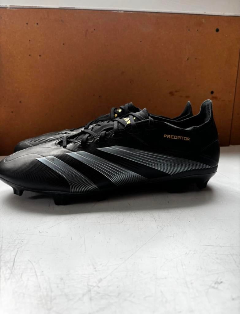 Adidas voetbalschoenen - Maat 46 2/3 - NIEUW, Sport en Fitness, Maat XS of kleiner, Ophalen of Verzenden, Zo goed als nieuw, Schoenen