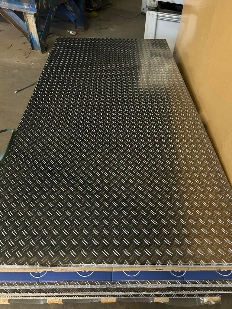 Aluminium traanplaten 2-traans 2500x1250x2.5/4mm, Ophalen of Verzenden, Zo goed als nieuw, Overige materialen, Minder dan 20 mm