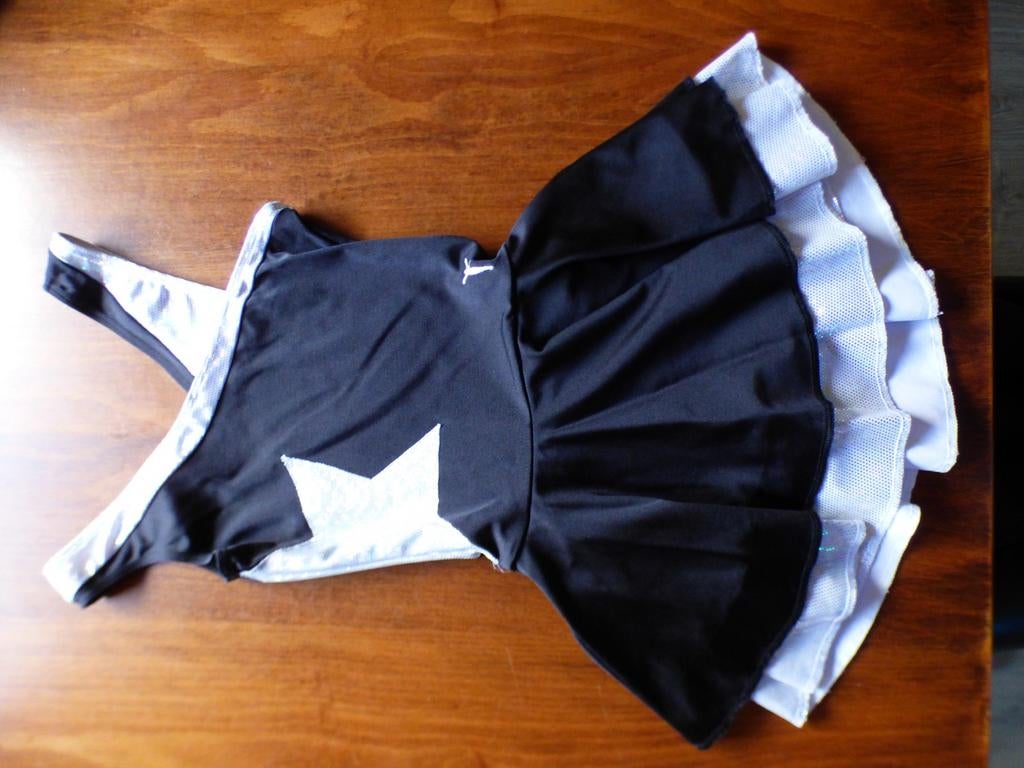 9 Gardedans/Schaatspakjes - Zwart/Wit/Zilver, Ophalen of Verzenden, Zo goed als nieuw, Kleding