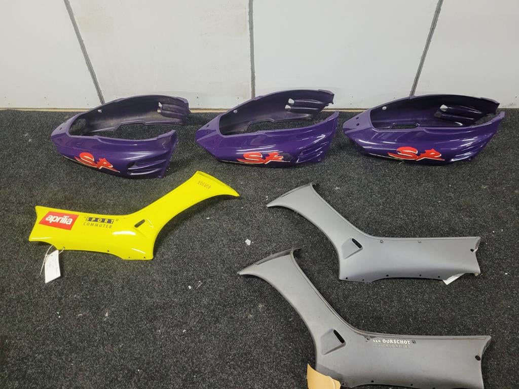 Aprilia SR viper zijskirt kont achter kap, Gebruikt, Info@aprilia.com, Aprilia, Noale, Italië