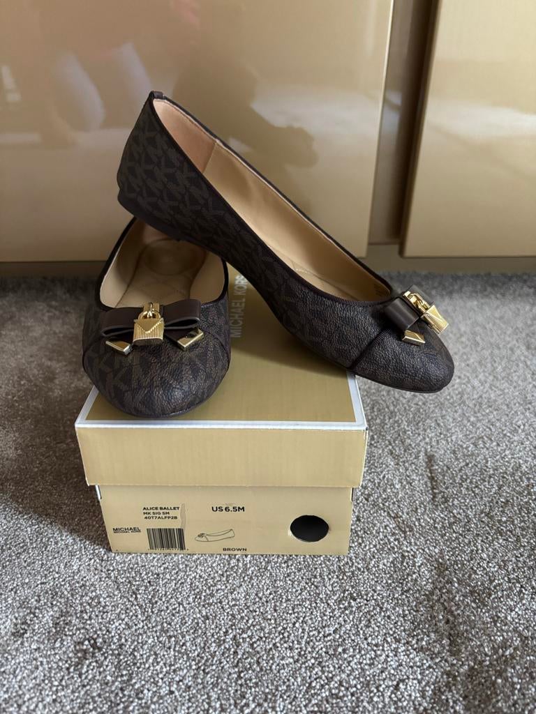 Michael Kors Ballerina's Bruin Logo Maat 36.5 ZGAN, Ophalen, Zo goed als nieuw, Bruin, Ballerina's