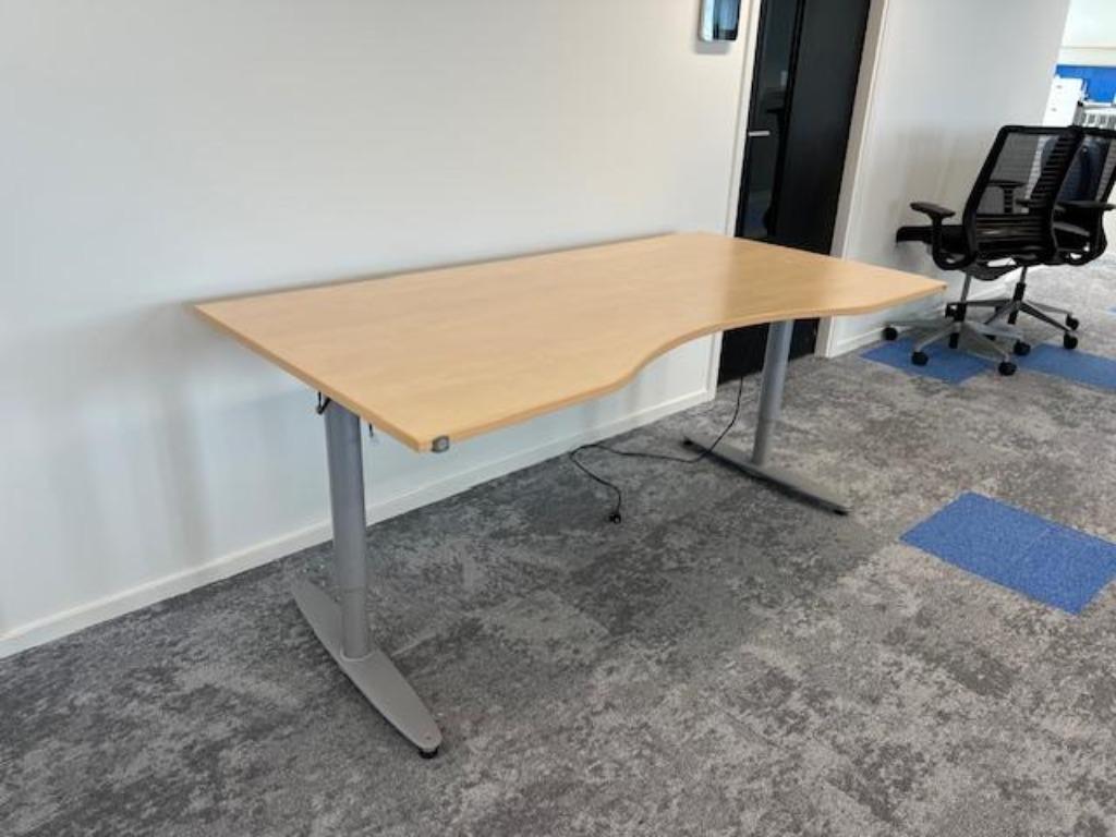 Elektrisch Kinnarps Bureau180x90xH62-85cm met kabelgoot,30st