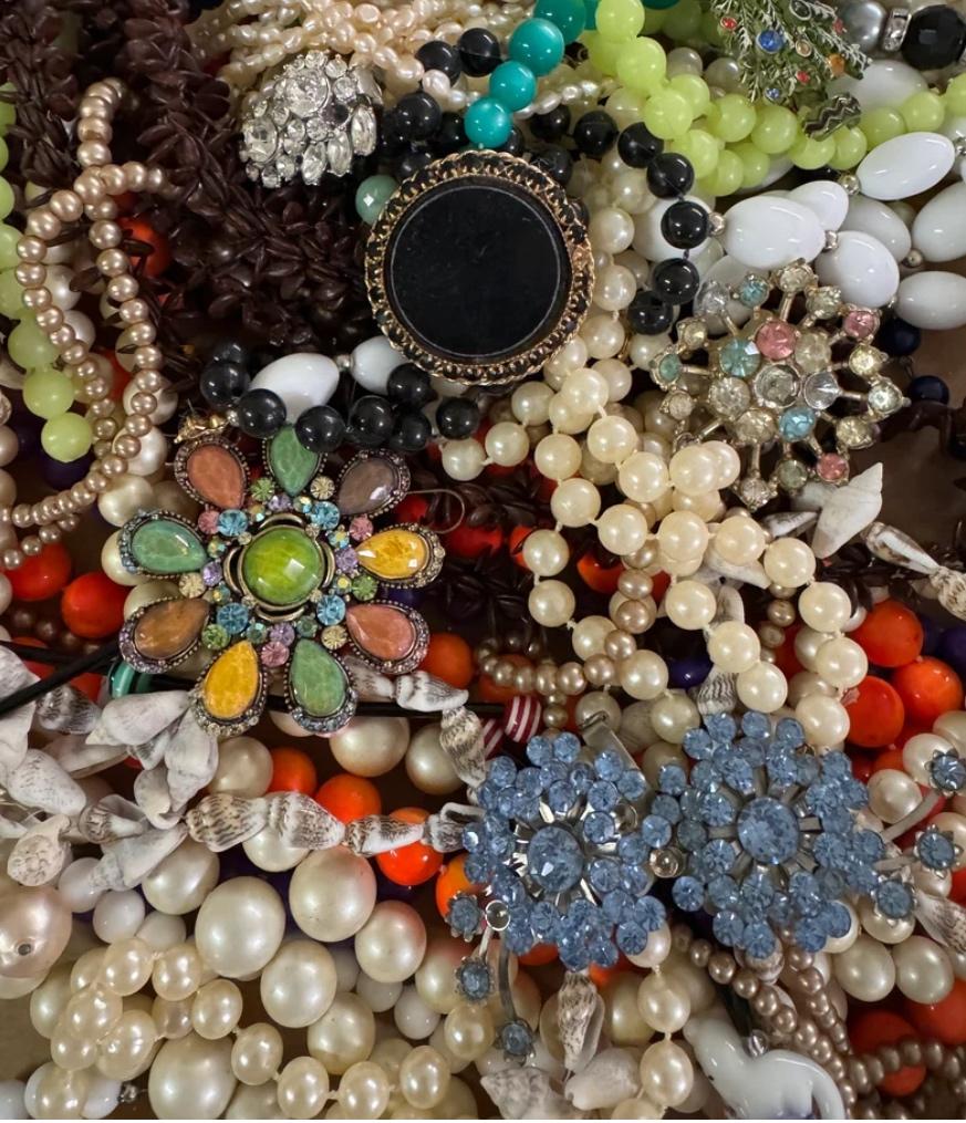 Gezocht: sieraden/kralen, Ophalen of Verzenden, Gebruikt, Overige kleuren, Overige materialen