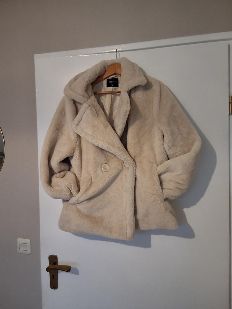Beige bontjas !, Kleding | Dames, Maat 38/40 (M), Beige, Ophalen of Verzenden, Zo goed als nieuw