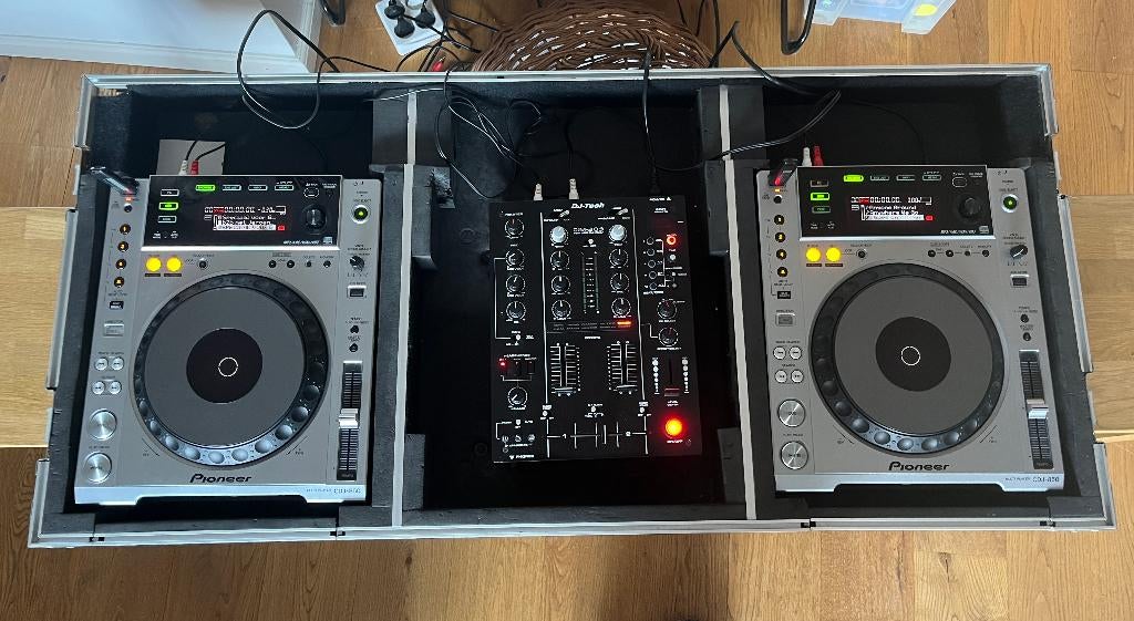 CDJ-850 (2x) + DJM-303  (2 kanaals) + flightcase, Audio, Tv en Foto, Cd-spelers, Zo goed als nieuw, Pioneer, Ophalen