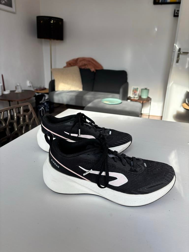 Hardloopschoenen Kiprun cushion black maat 38, Sport en Fitness, Loopsport en Atletiek, Hardloopschoenen, Ophalen of Verzenden