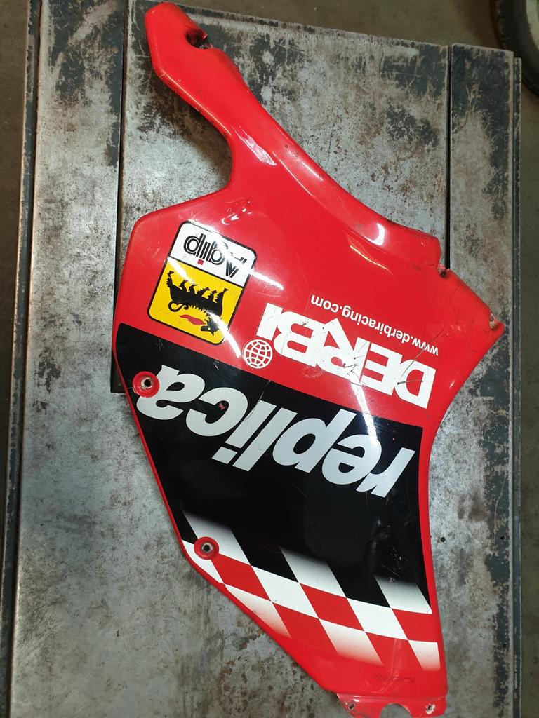 Derbi GPR 50 kuipdeel links., Fietsen en Brommers, Brommeronderdelen | Algemeen, Gebruikt, Kap, Ophalen of Verzenden