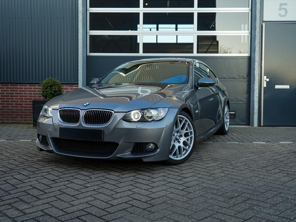 BMW E92 335i Coupé, 400+ pk, custom uitlaat, uniek!, Auto's, Achterwielaandrijving, 4 stoelen, 11 km/l, Overige kleuren