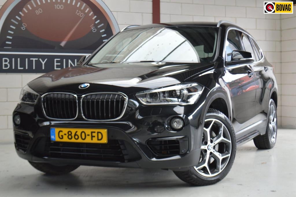 BMW X1 sDrive20i ExecEdition, Trekhaak, GARANTIE, NIEUWSTAAT, Auto's, BMW, 1998 cc, Stof, Automatische klimaatregeling, Zwart