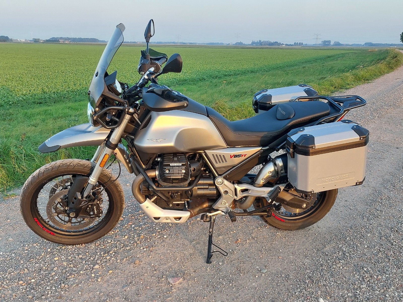Moto Guzzi V85 TT bj 2019 39360 km, Motoren, Motoren | Moto Guzzi, 2 cilinders, Occasion, LED Verlichting, Particulier