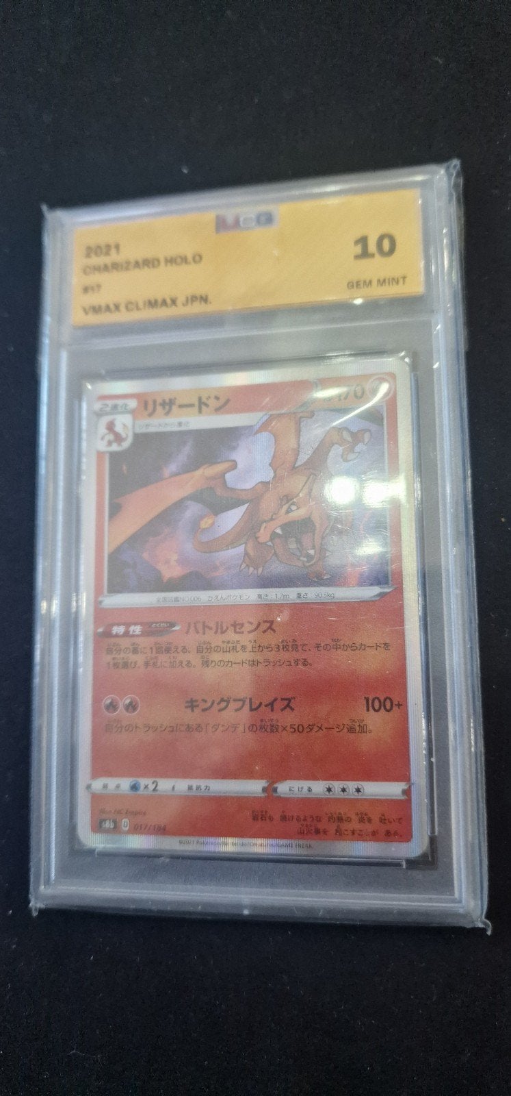 Charizard Holo 2021 UCG Mint #17 - Pokémon Kaart, Ophalen of Verzenden, Zo goed als nieuw