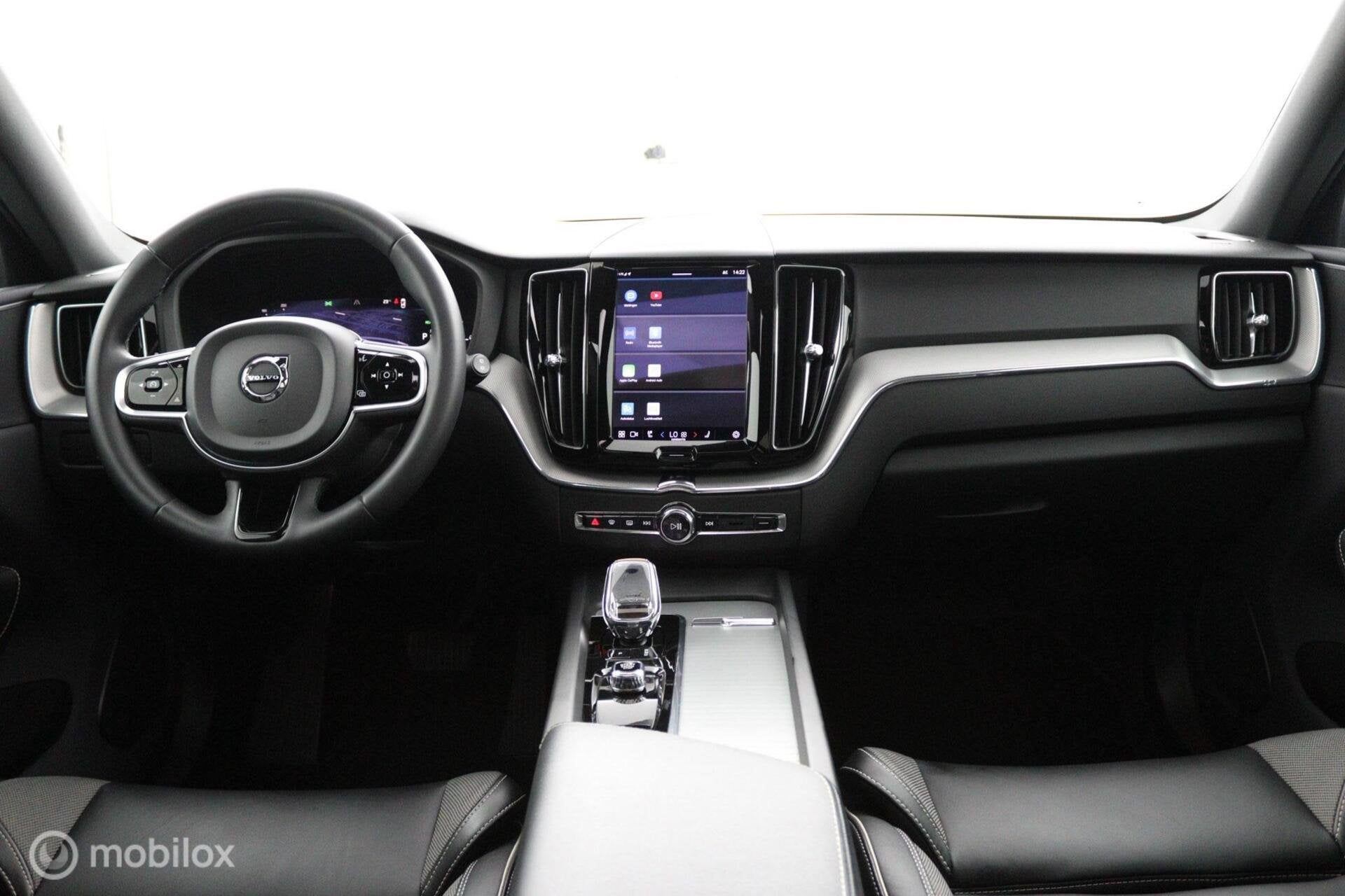 Volvo XC60 2.0 T6 Plug-in hybrid AWD Plus Dark | Trekhaak |, Auto's, Automaat, Gebruikt, 4 cilinders, 1969 cc