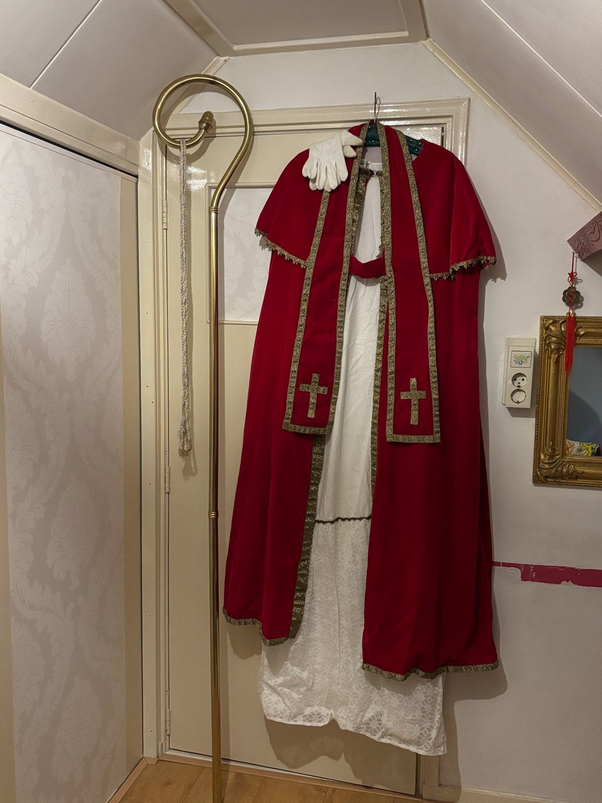 Mooi sint en pietenpakken, Diversen, Ophalen