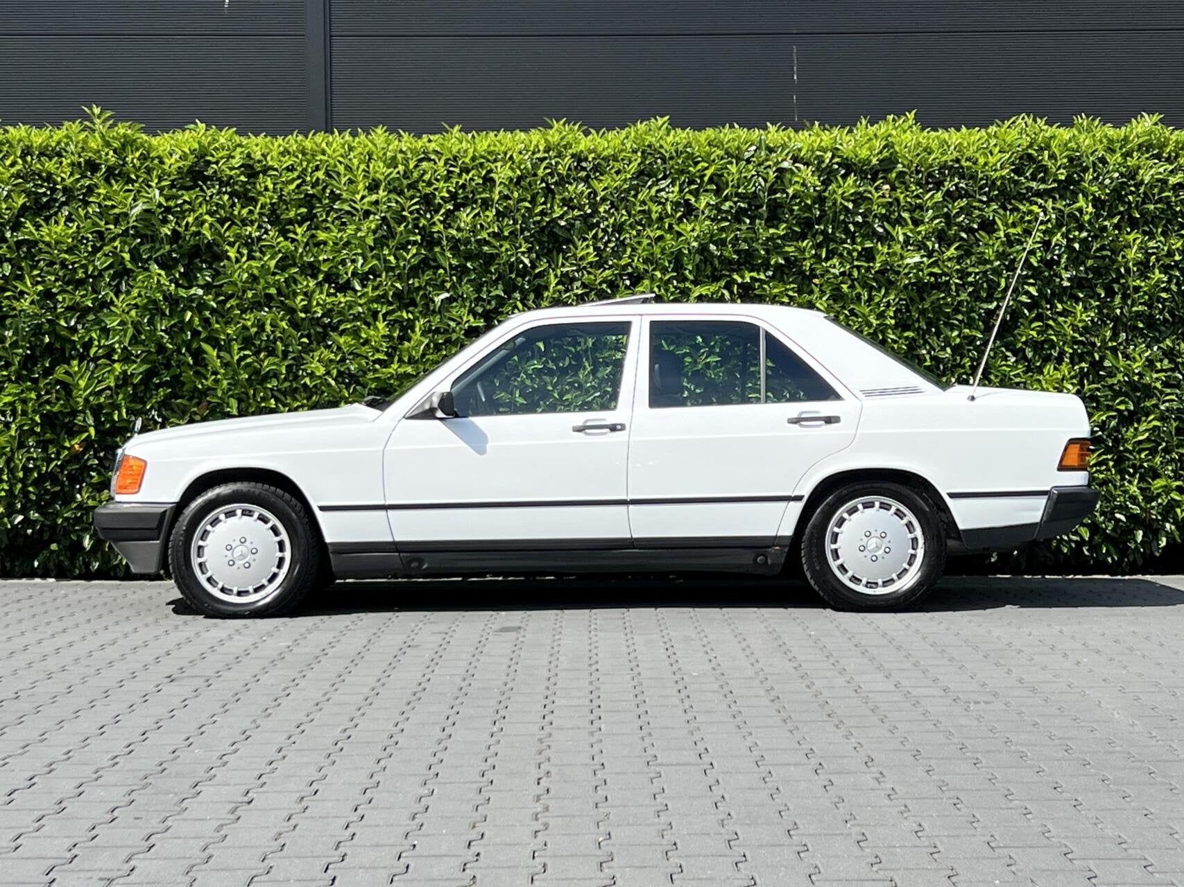 Mercedes 190-serie 2.6 E, PANORAMADAK, AIRCO, ELEKTRISCHE RA, Auto's, Achterwielaandrijving, Gebruikt, 2597 cc, 160 pk
