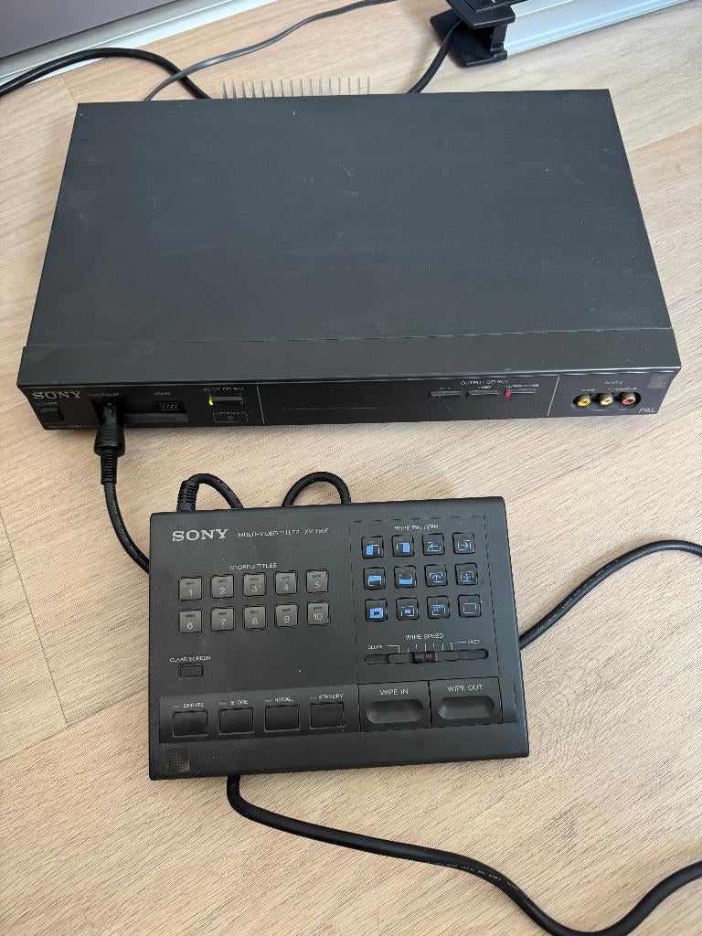 Sony XV-T550 Video Titler inclusief controller, Audio, Tv en Foto, Professionele Audio-, Tv- en Video-apparatuur, Ophalen of Verzenden
