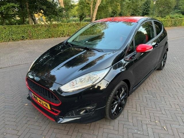 Ford Fiesta 1.0 Ecoboost Black/Red Edition 140PK/Navi/PDC/17, Auto's, Ford, Voorwielaandrijving, Euro 5, Gebruikt, Zwart