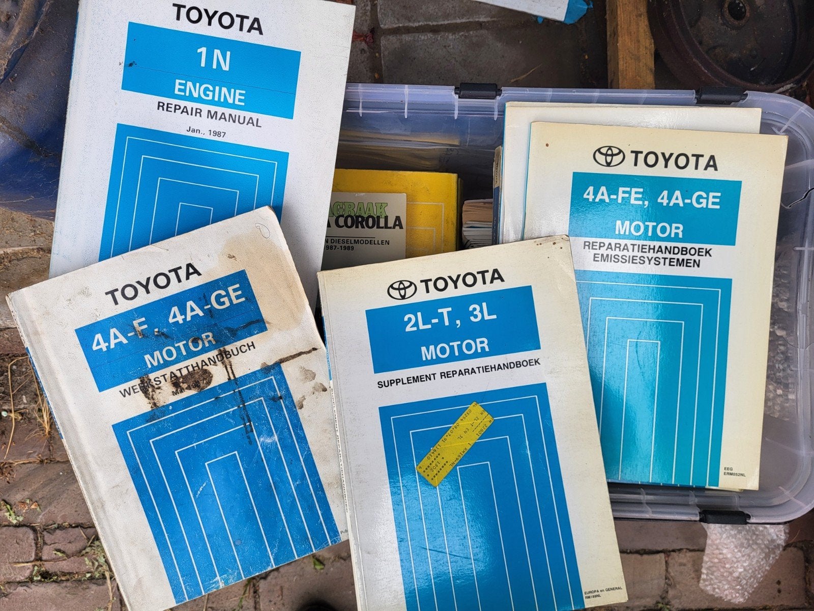 Toyota oldtimer werkplaatsboeken, Ophalen, Gelezen, Toyota