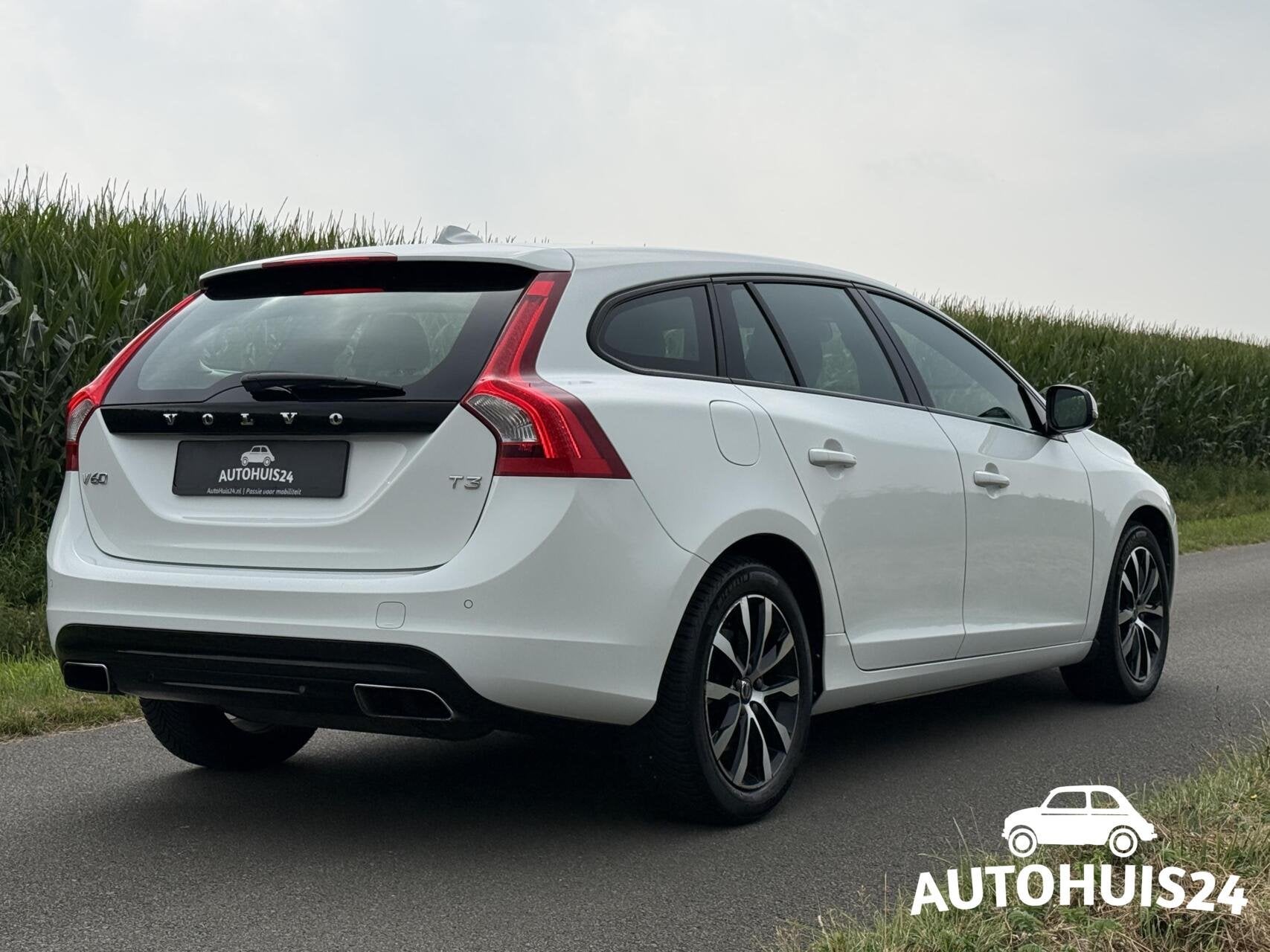 Volvo V60 2.0 T3 Polar+ Dynamic |Xenon|Leder| NL-AUTO | Crui, Automatische klimaatregeling, Gebruikt, 4 cilinders, Wit