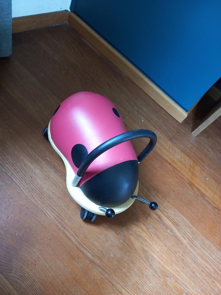 Wheelybug lieveheersbeestje 1+ jaar, Ophalen of Verzenden, Zo goed als nieuw, Loopvoertuig