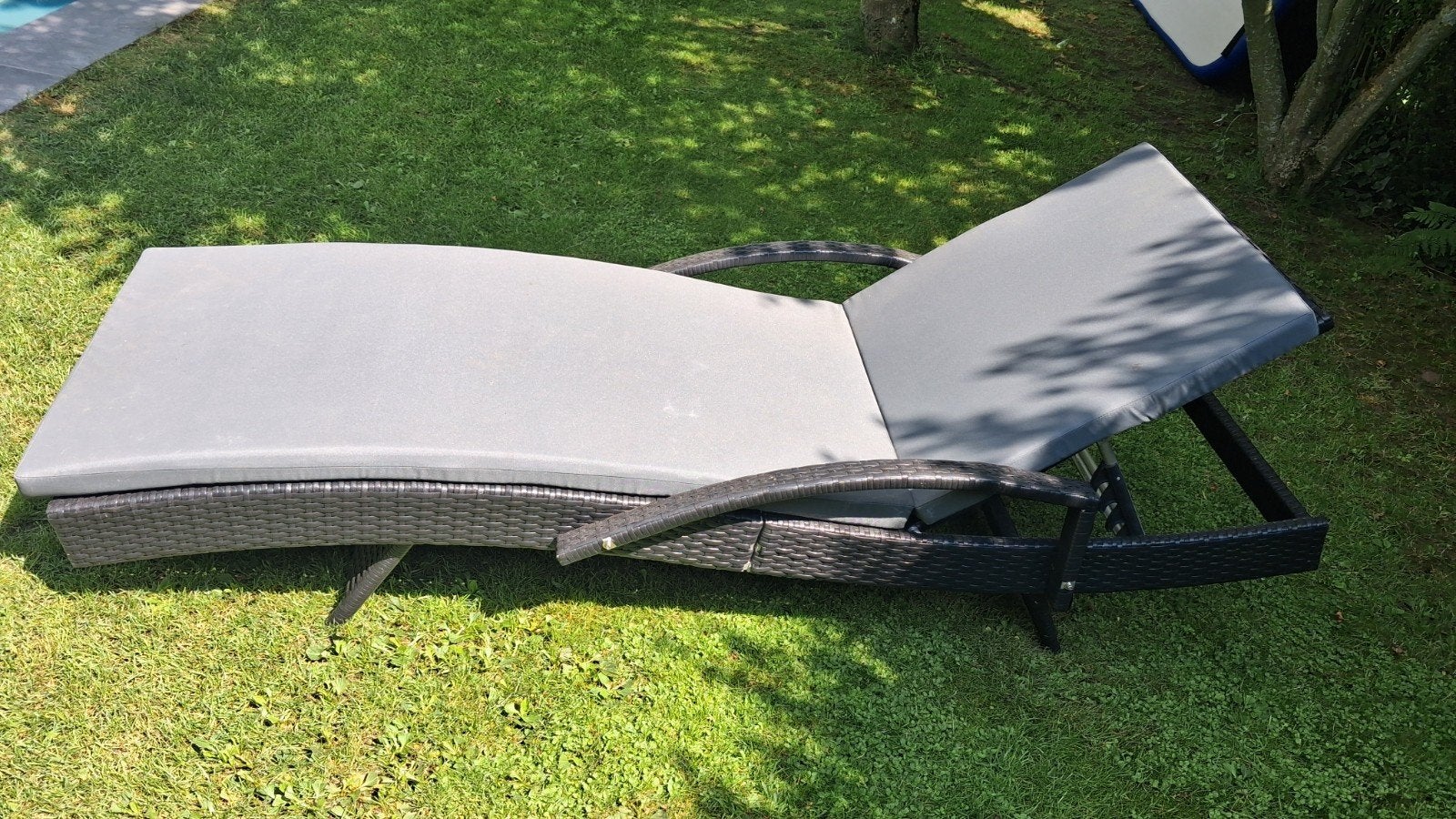 Luxe Tectake ligbed met verstelbare rugleuning, Ophalen, Zo goed als nieuw, Wicker, Verstelbaar