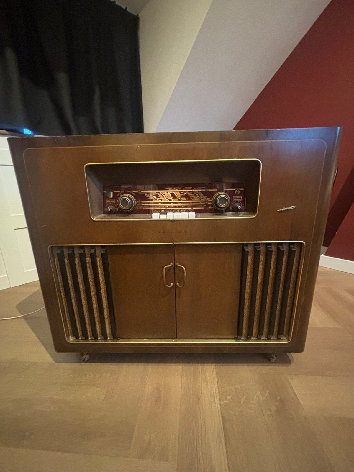 Philips radio meubel, Ophalen