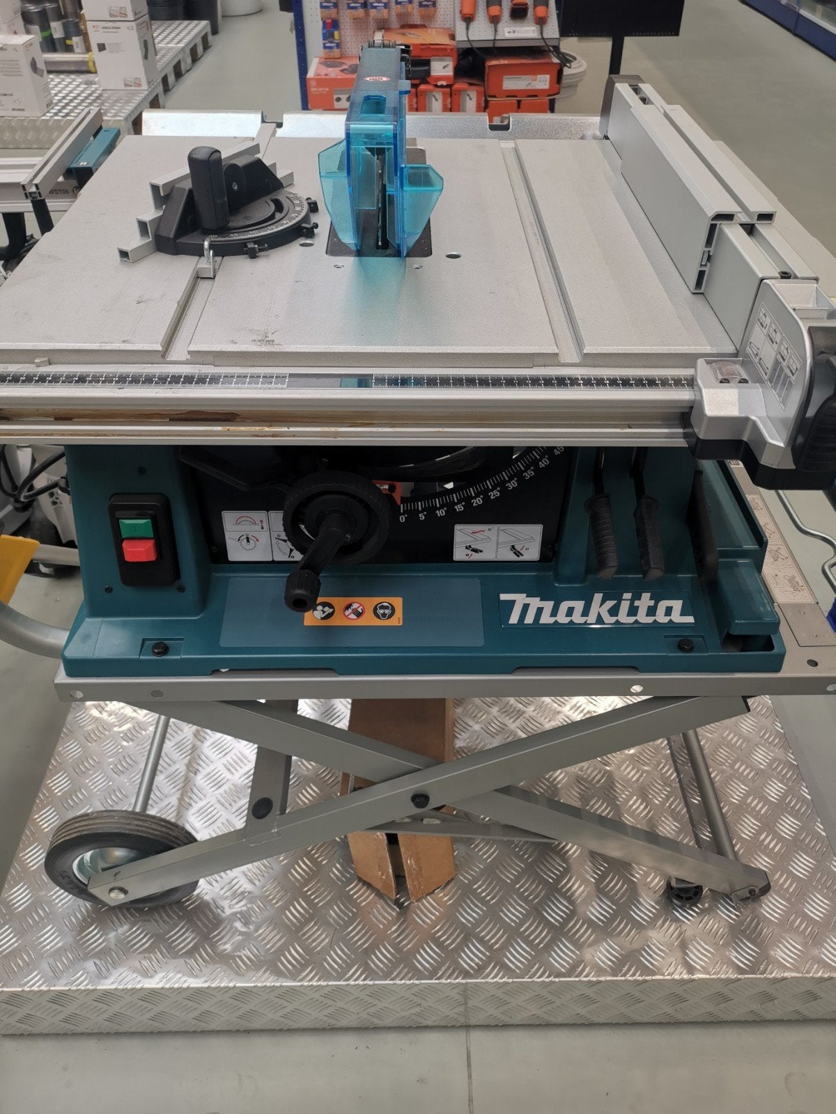 Foto 2 van Makita tafelzaag type 2704NX1