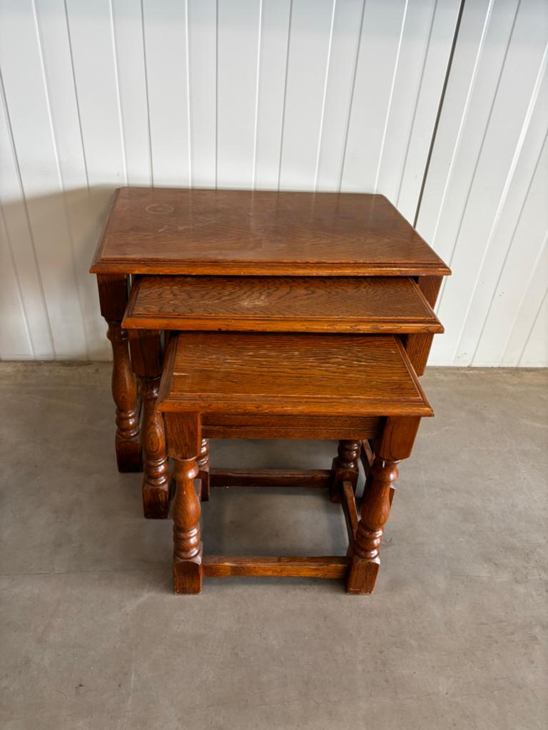 Antieke bijzet tafels, Ophalen