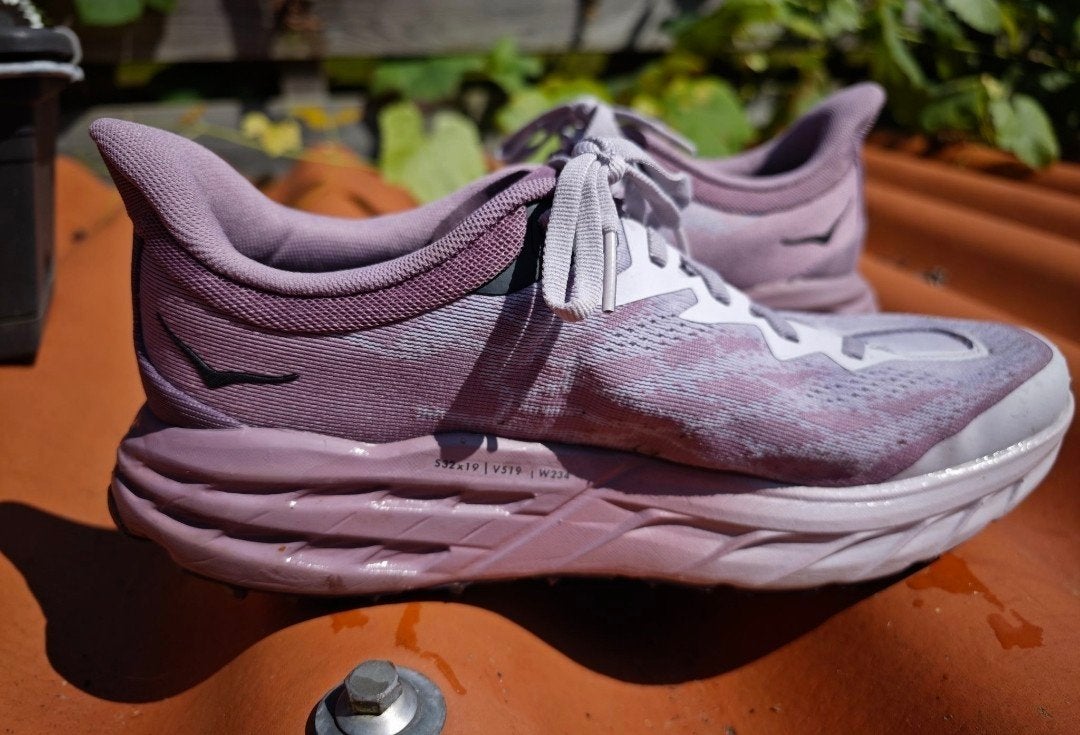 Hoka speedgoat 5 dames 42 2/3 43 zgan toch niet mijn maat., Ophalen of Verzenden, Zo goed als nieuw, Hardloopschoenen, Overige merken