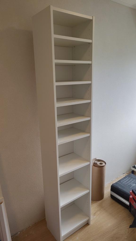 Smalle witte boekenkast met verstelbare planken, Ophalen, Minder dan 50 cm, Gebruikt, 200 cm of meer