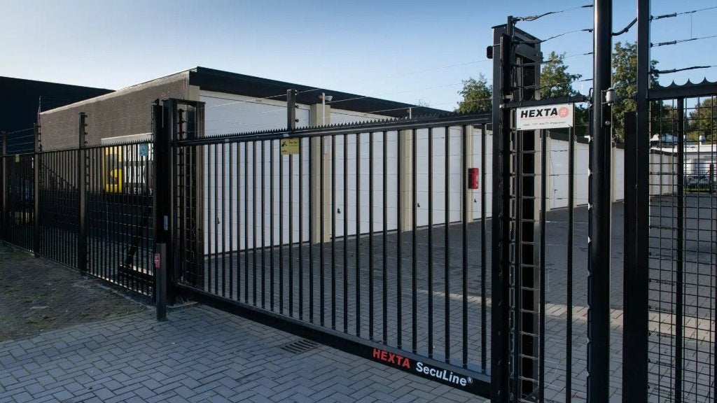 Grote garagebox te huur op Garagepark XXL Almere, Huizen en Kamers, Garages en Parkeerplaatsen, Almere