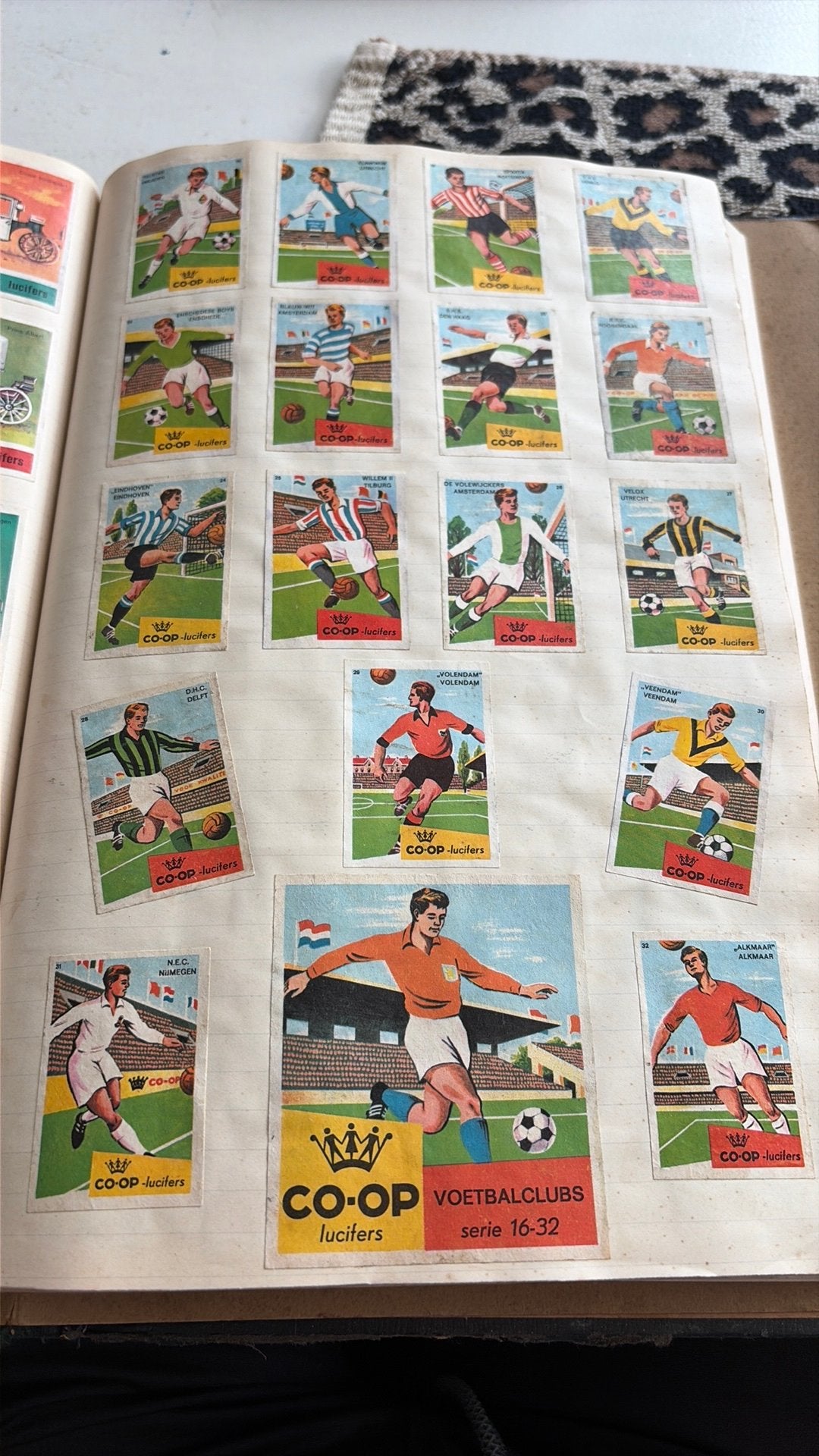 Plaatjes voetbal 1965 Co-op serie 16-32 compleet, Ophalen of Verzenden, Zo goed als nieuw, Overige binnenlandse clubs, Poster, Plaatje of Sticker