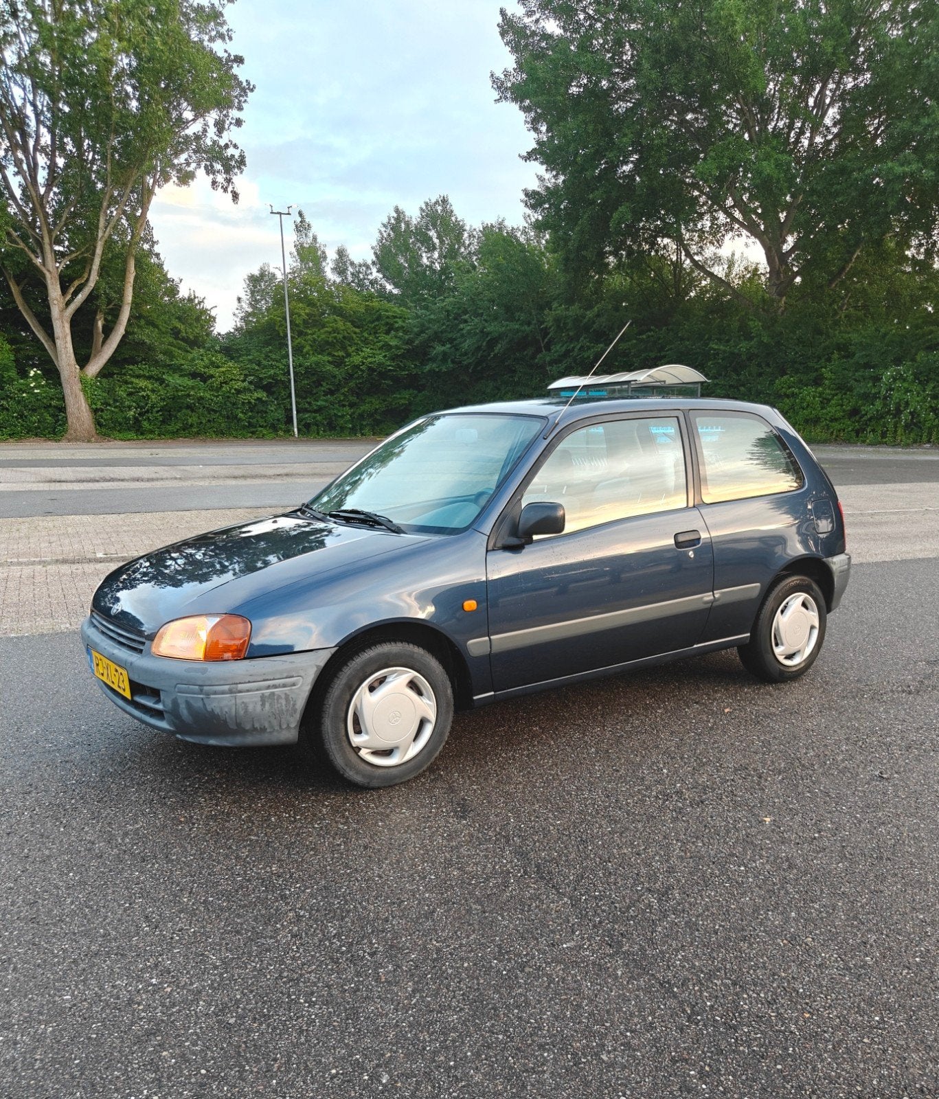Toyota Starlet 1.3 16V 1997 Jeans 113.436KM!, Auto's, Stof, 4 cilinders, Starlet, Origineel Nederlands
