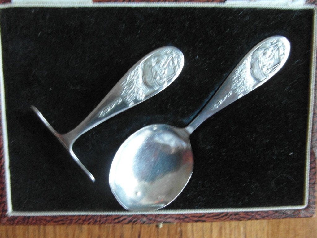 PRACHTIG ZILVER BABY EETZETJE MET KEUREN,, Ophalen of Verzenden, Zilver