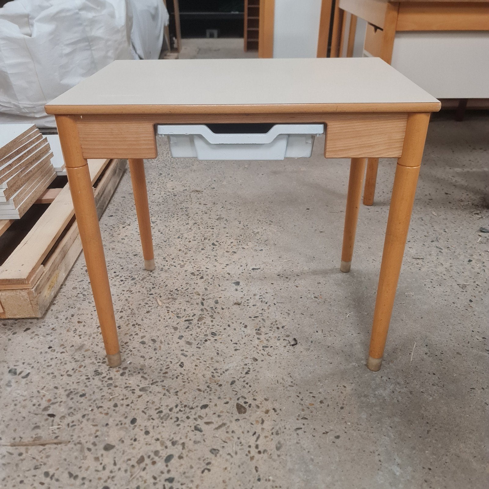 Schilte school-bureau met lade., Ophalen