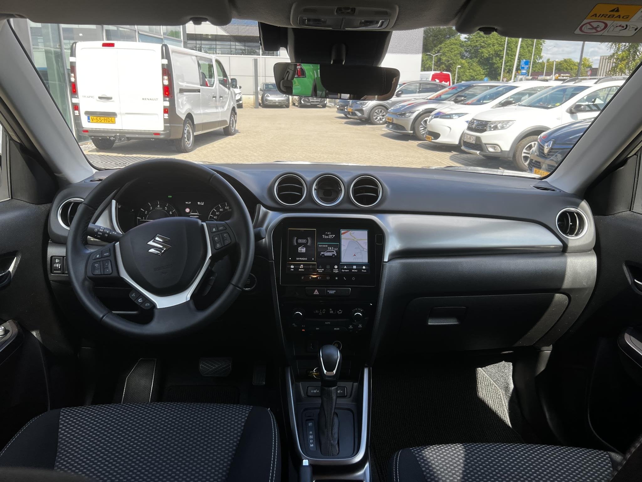 Suzuki Vitara 1.5 Hybrid Select | Navi | Camera |, Stof, Gebruikt, 4 cilinders, 400 kg