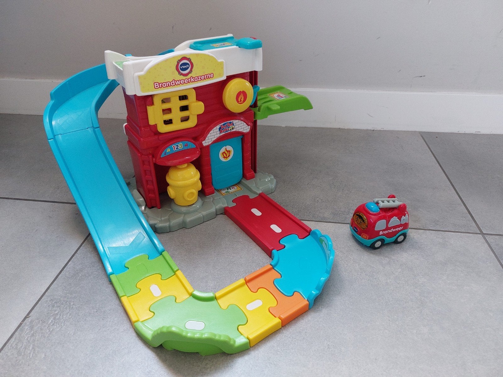 VTech Toet Toet Auto's Brandweerkazerne met Brandweerauto, Ophalen of Verzenden, Zo goed als nieuw, 6 maanden tot 2 jaar
